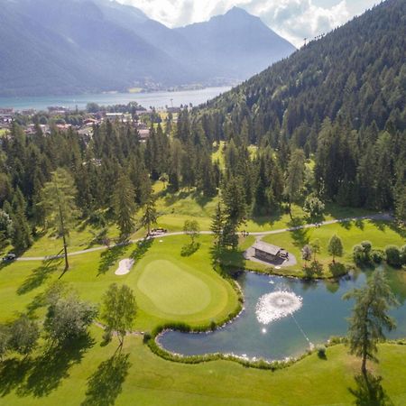 Urban Mountain Chalet With Lake View Маурах Екстериор снимка
