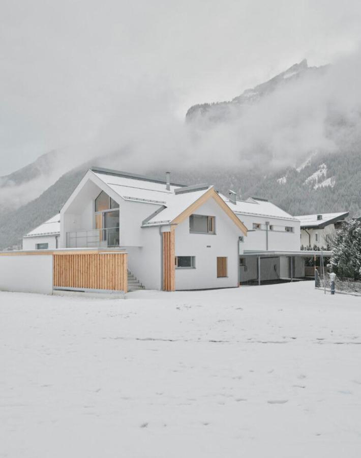 Urban Mountain Chalet With Lake View Маурах Екстериор снимка