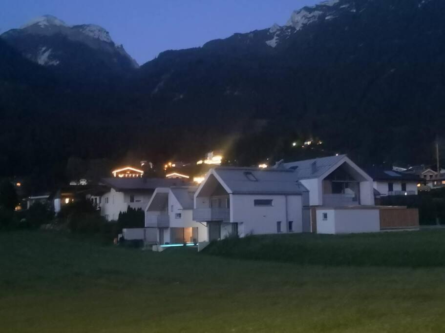 Urban Mountain Chalet With Lake View Маурах Екстериор снимка