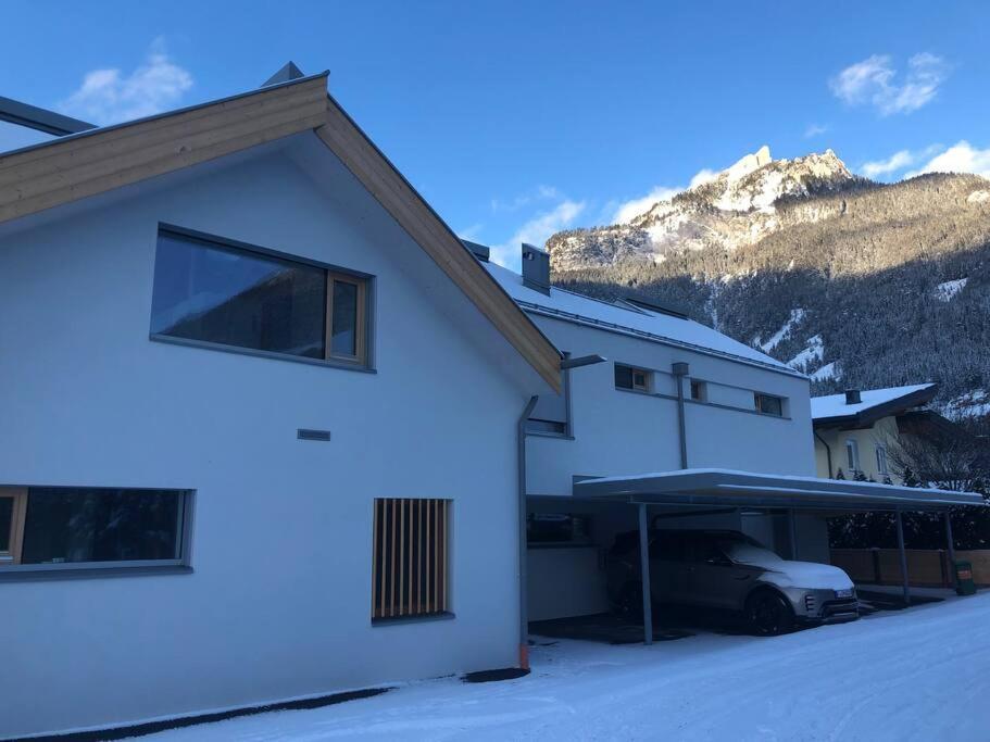 Urban Mountain Chalet With Lake View Маурах Екстериор снимка