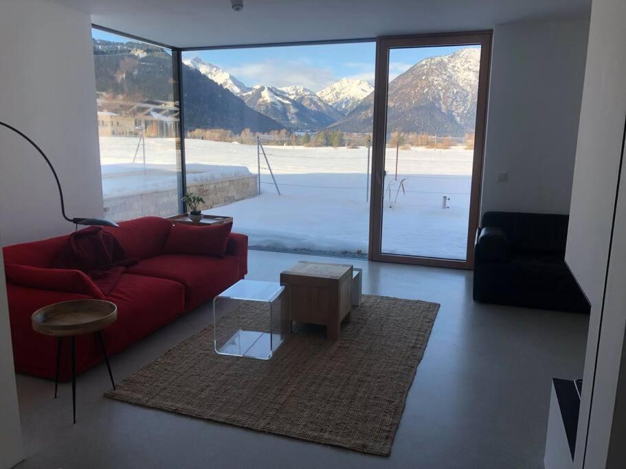 Urban Mountain Chalet With Lake View Маурах Екстериор снимка