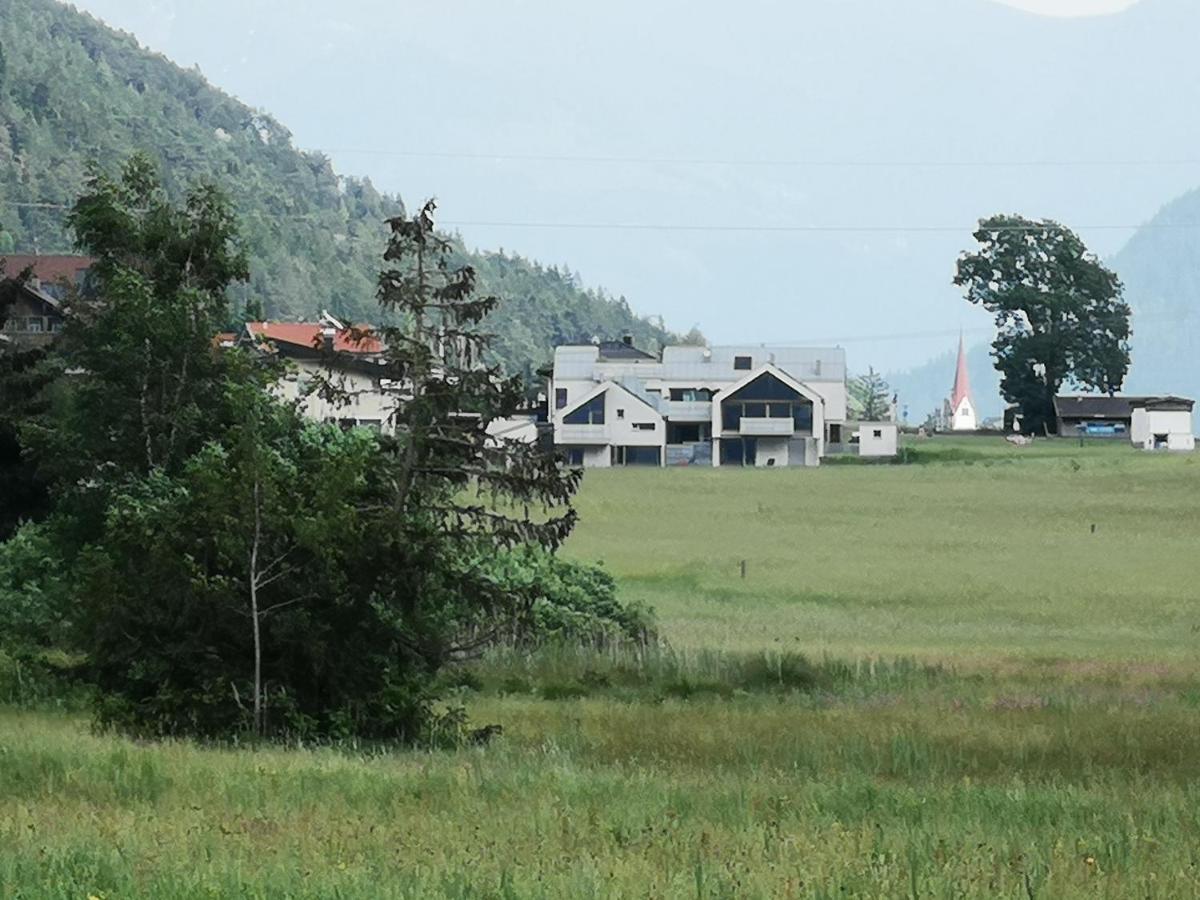 Urban Mountain Chalet With Lake View Маурах Екстериор снимка