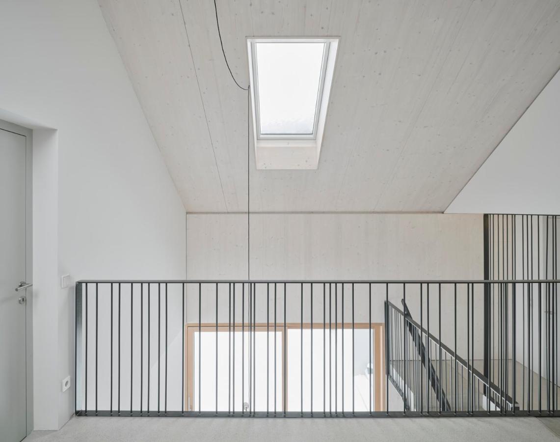Urban Mountain Chalet With Lake View Маурах Екстериор снимка