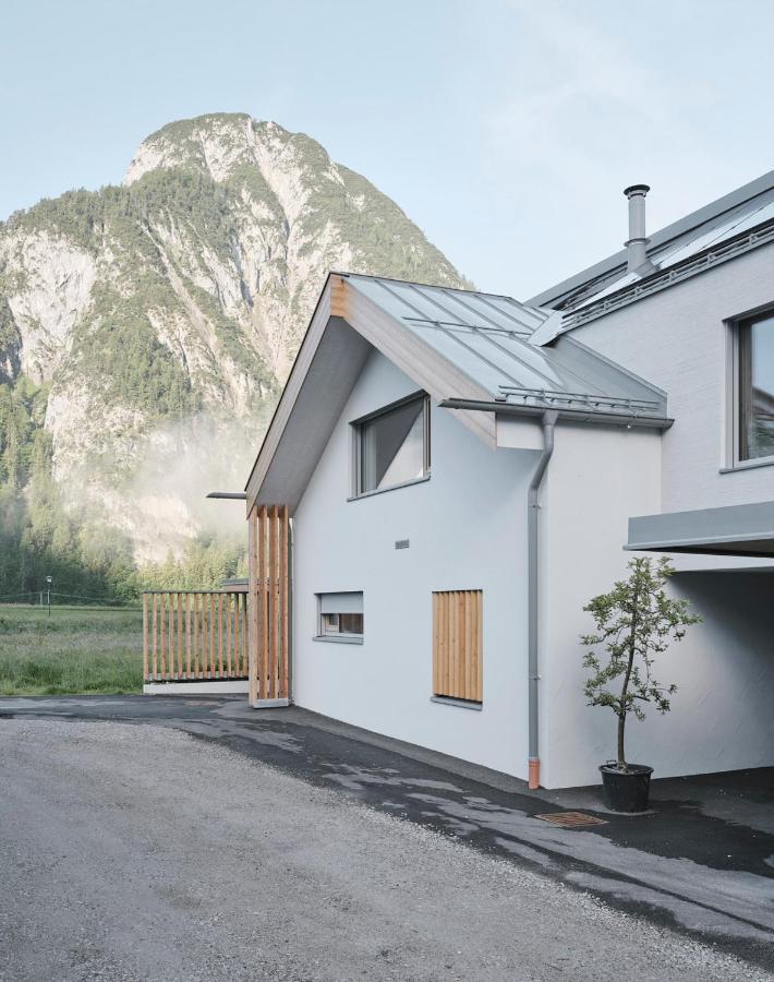 Urban Mountain Chalet With Lake View Маурах Екстериор снимка
