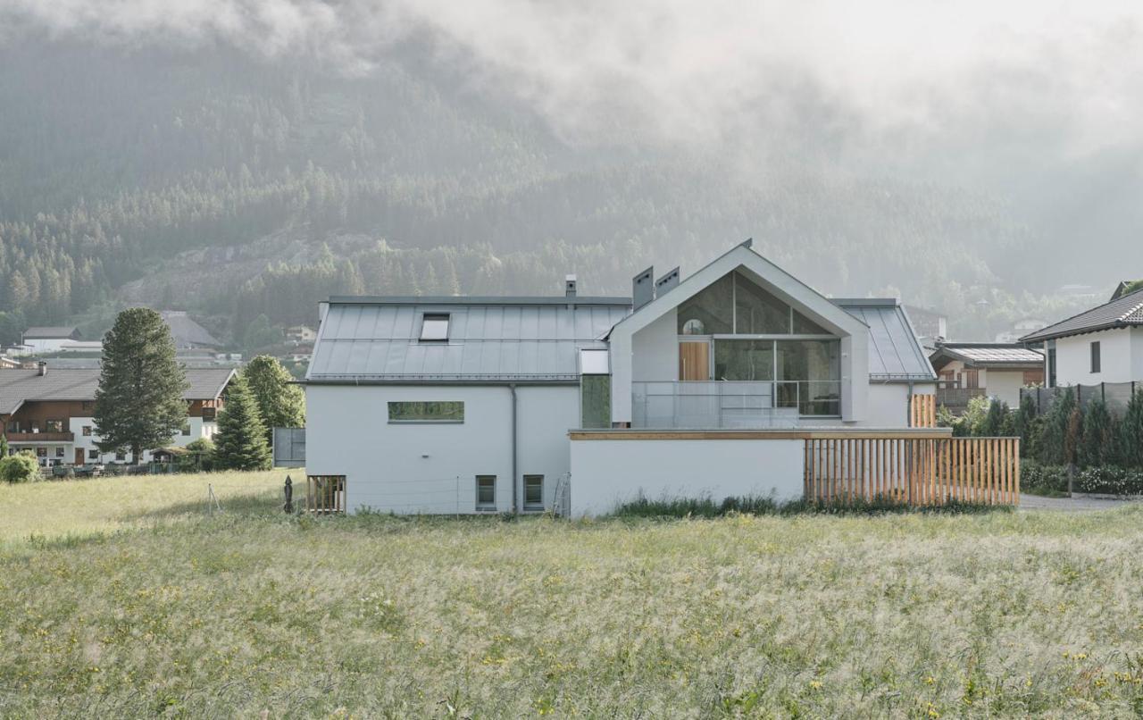 Urban Mountain Chalet With Lake View Маурах Екстериор снимка