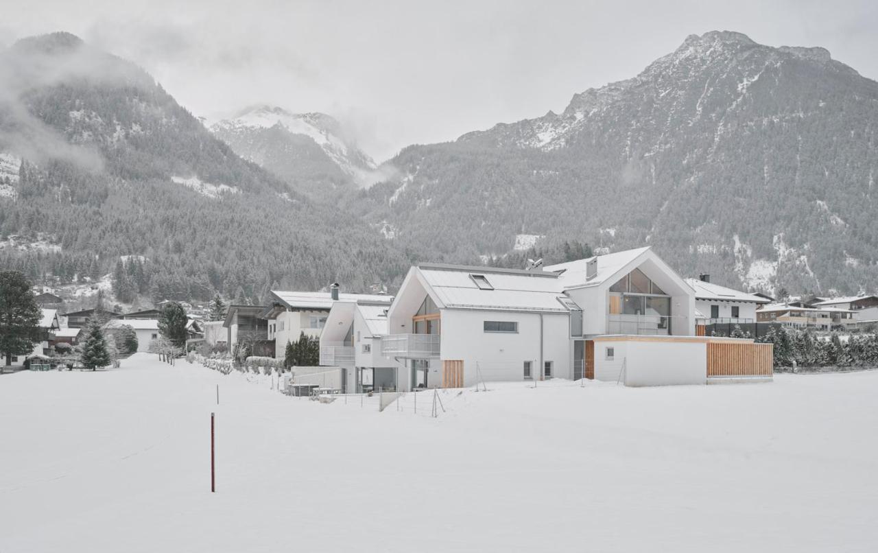 Urban Mountain Chalet With Lake View Маурах Екстериор снимка