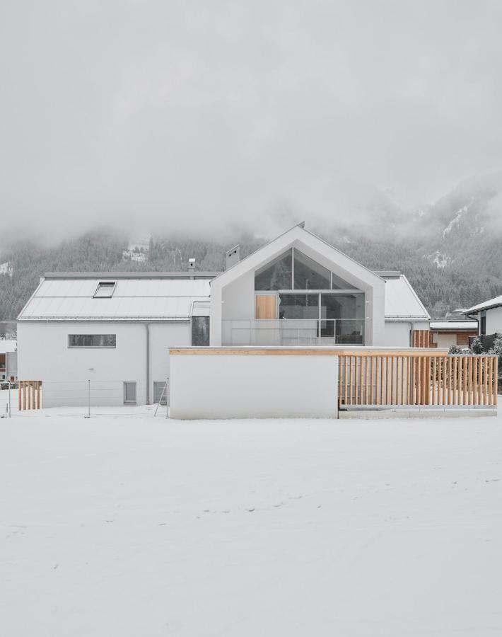 Urban Mountain Chalet With Lake View Маурах Екстериор снимка