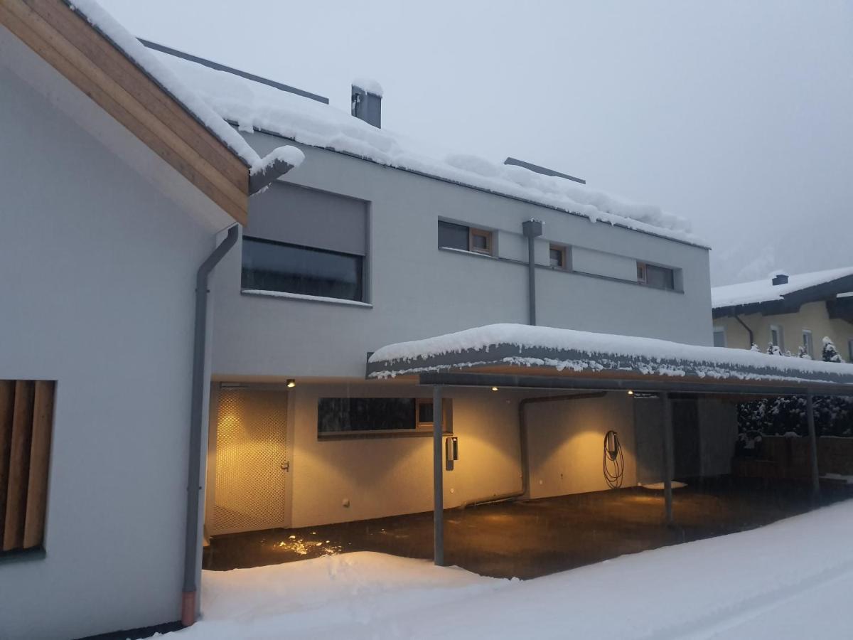 Urban Mountain Chalet With Lake View Маурах Екстериор снимка