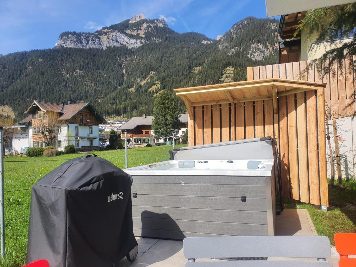 Urban Mountain Chalet With Lake View Маурах Екстериор снимка