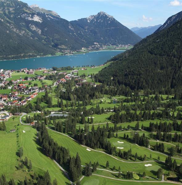 Urban Mountain Chalet With Lake View Маурах Екстериор снимка