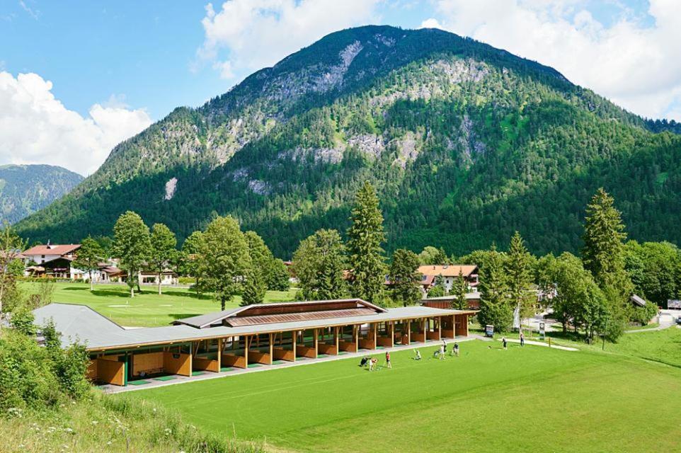 Urban Mountain Chalet With Lake View Маурах Екстериор снимка